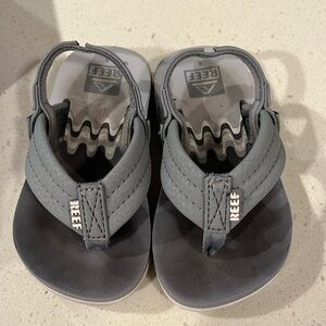 Reef flip flops for baby’s size 5 grey